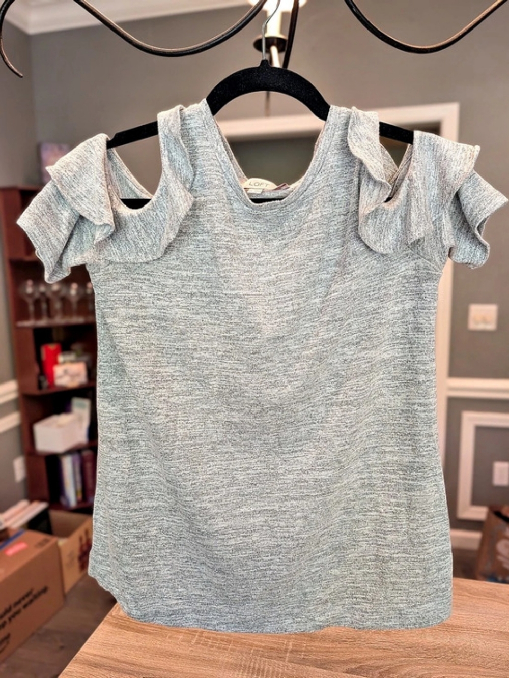 LOFT Ruffle Sleeve Top in Grey Size XS Like New